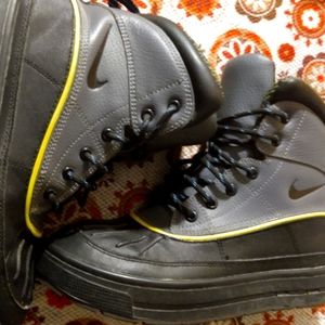 NIKE ACG "WOODSIDE II" BOOTS BIG KID'S sz.5.5y